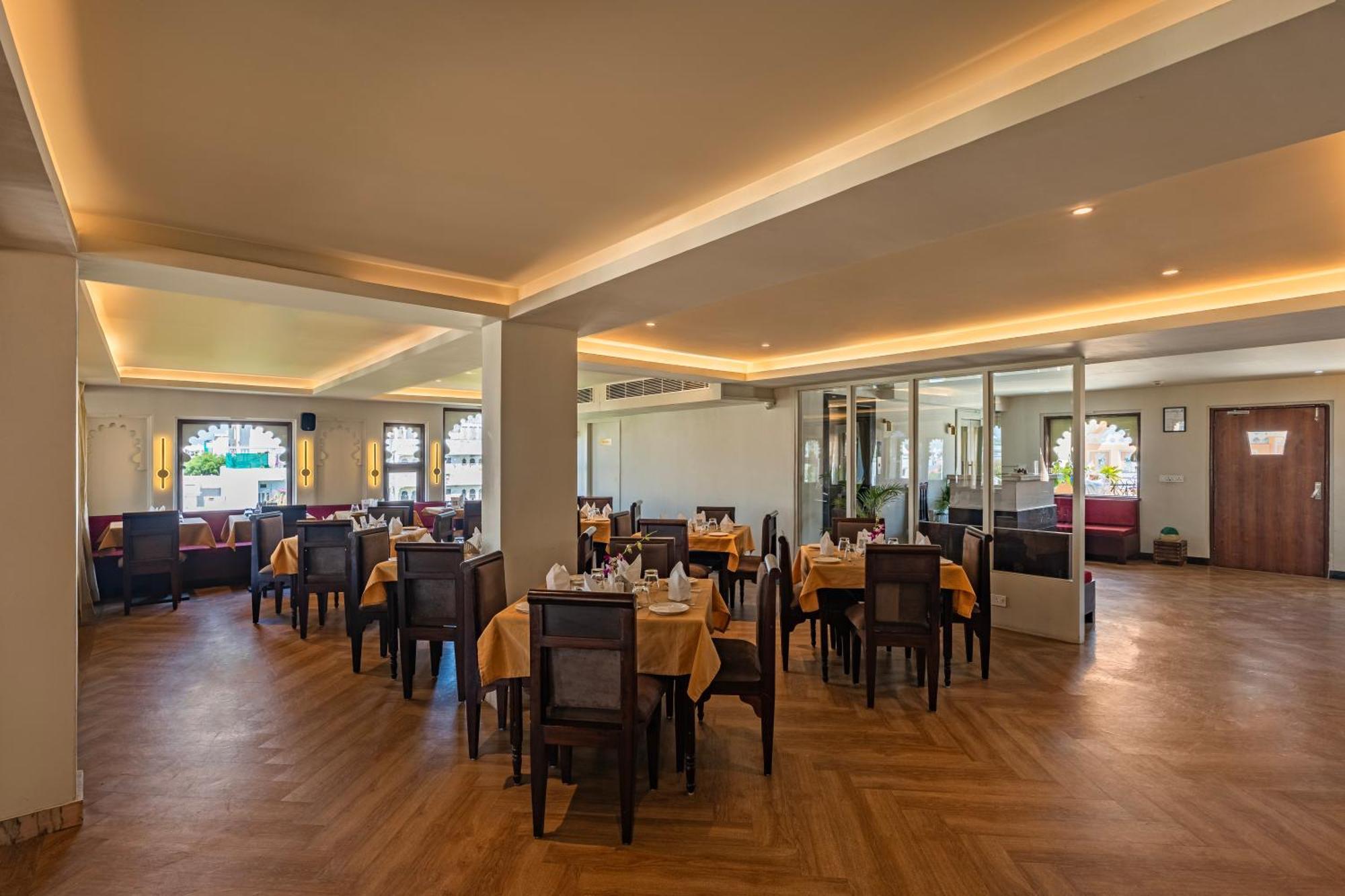 Sterling Jaisinghgarh Udaipur Hotel Екстериор снимка
