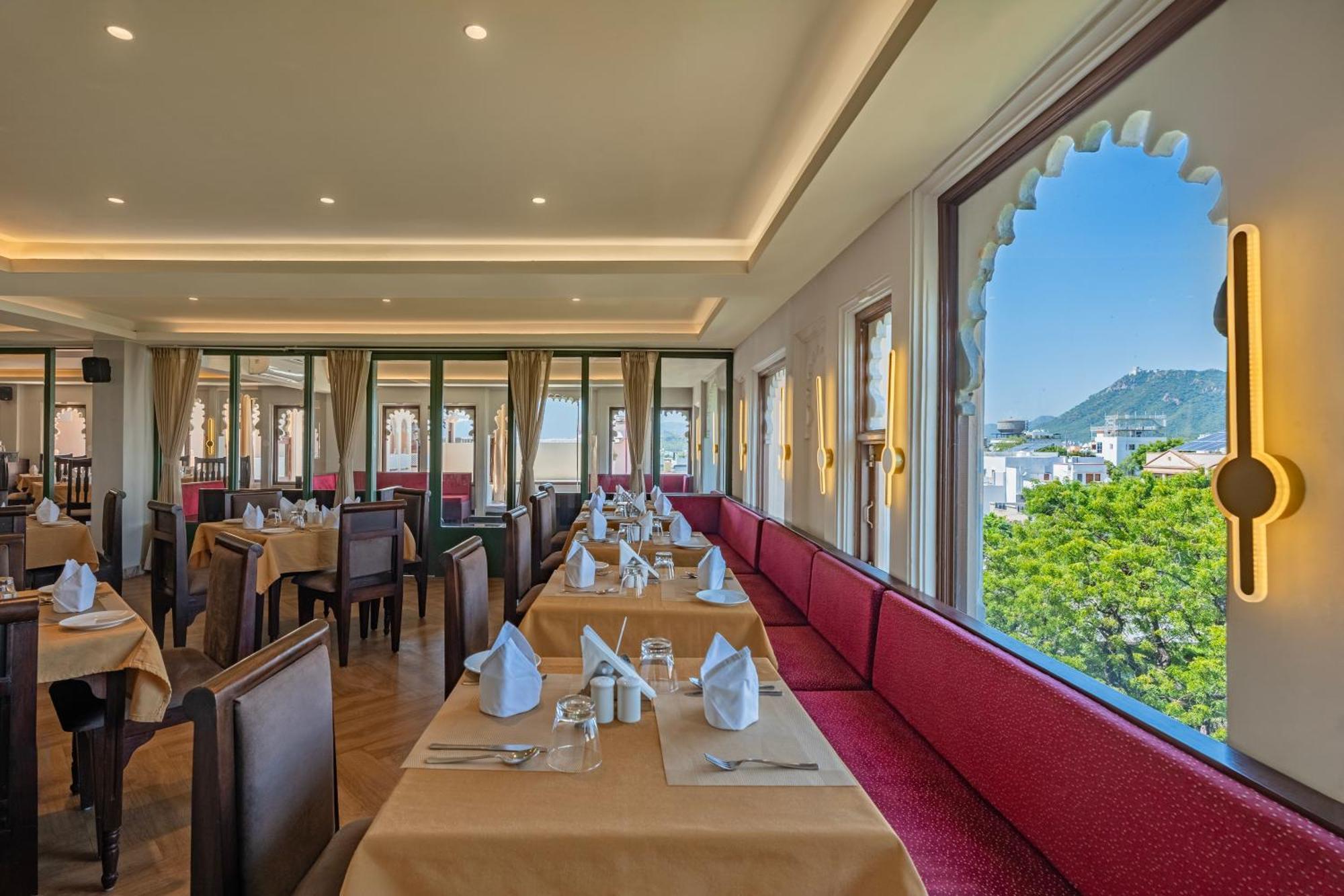 Sterling Jaisinghgarh Udaipur Hotel Екстериор снимка