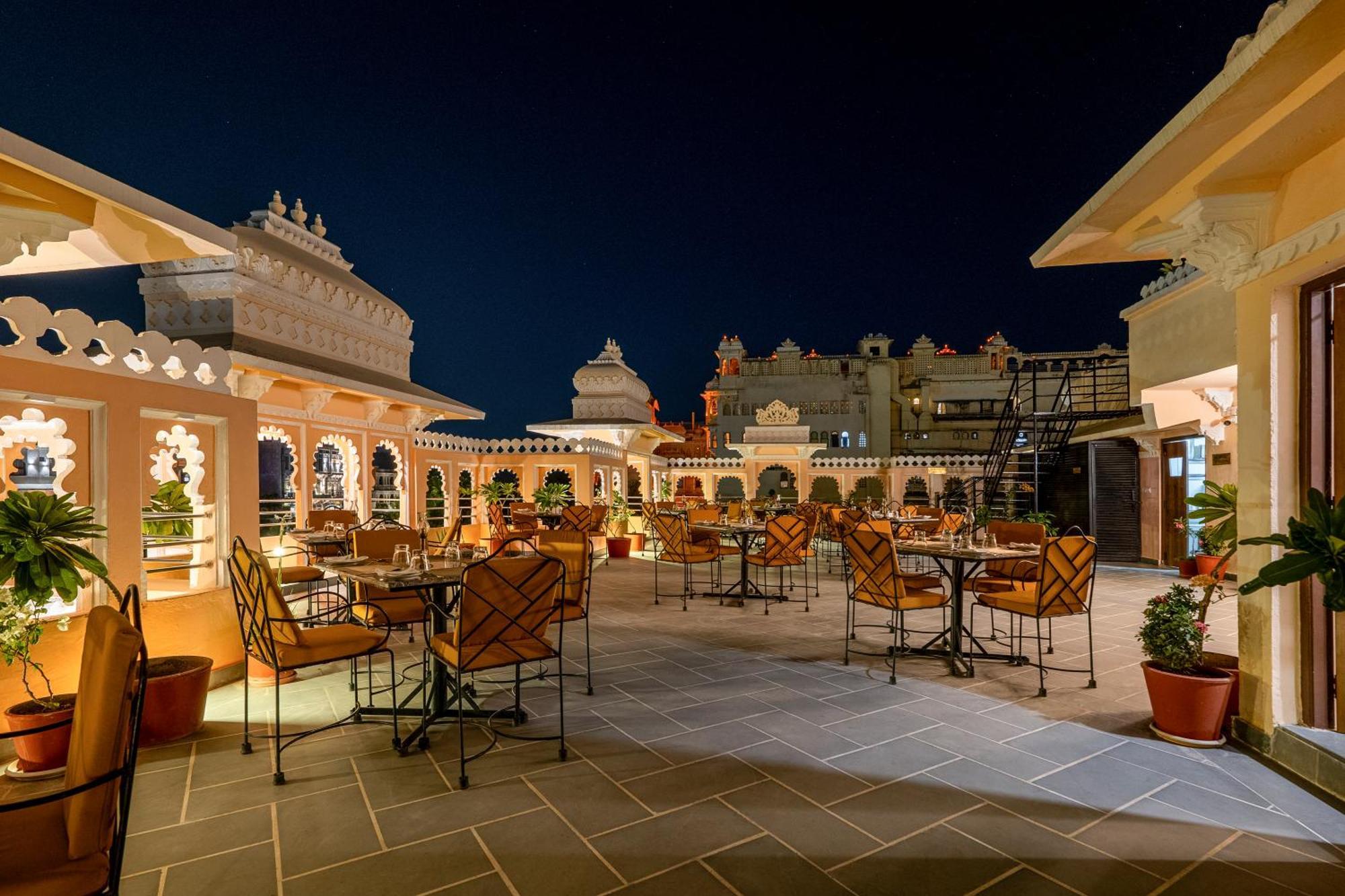 Sterling Jaisinghgarh Udaipur Hotel Екстериор снимка